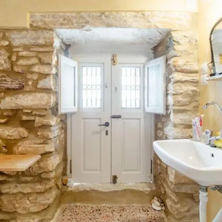 Cosy In Traditional Cycladic House Guest house
